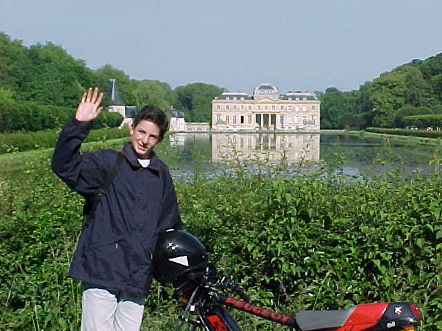 31 - DEVANT LE CHATEAU DU MARAIS.jpg